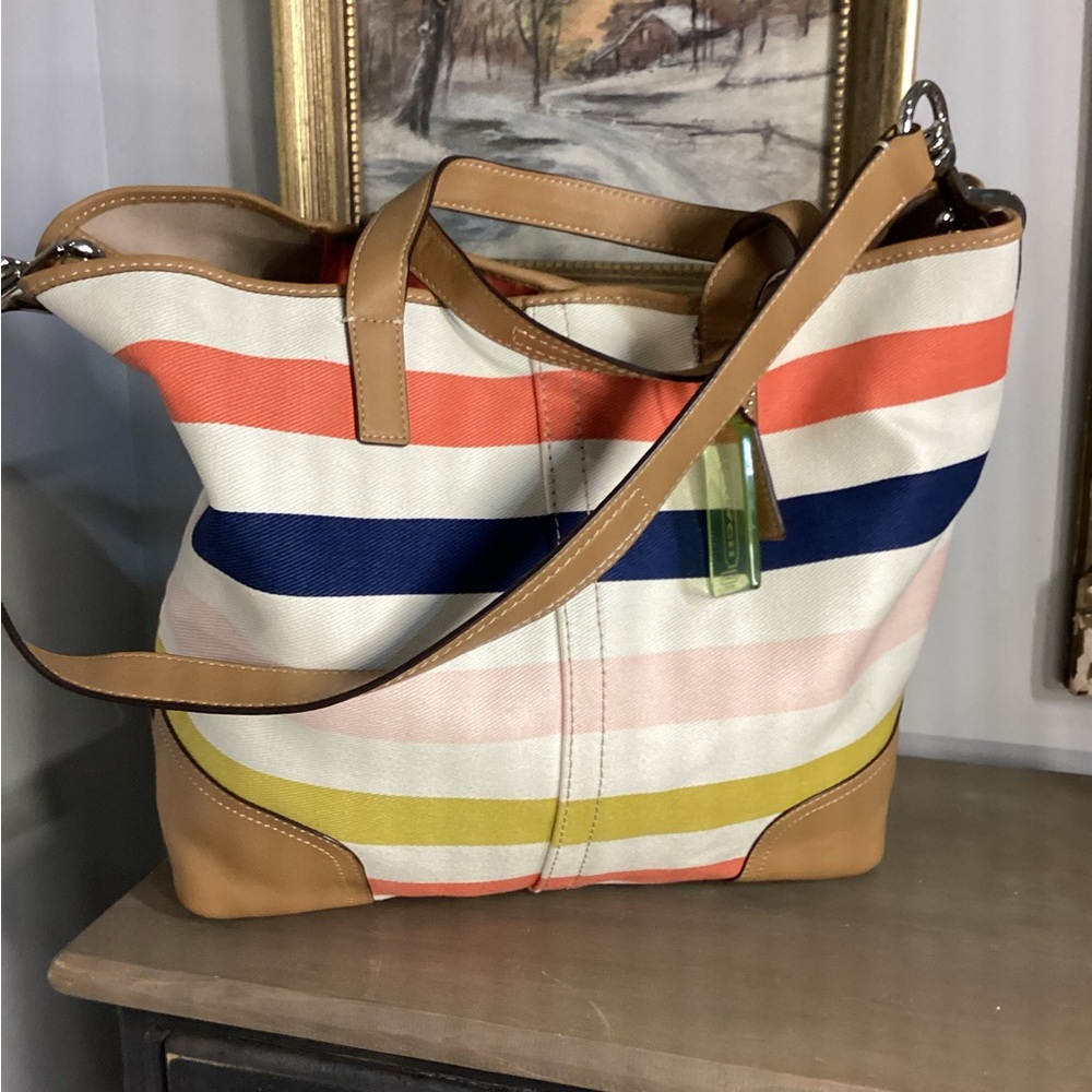 Coach Hadley tote with charm tag and hang tag